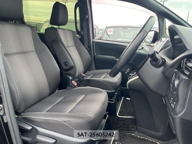 Toyota VOXY 2018-06 8653346-3