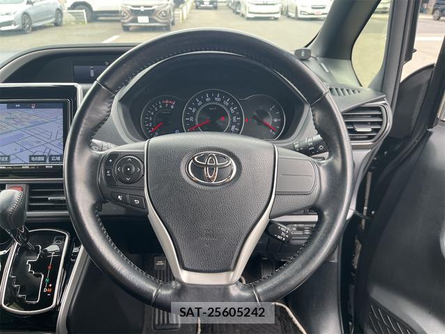 Toyota VOXY 2018-06 8653346-5