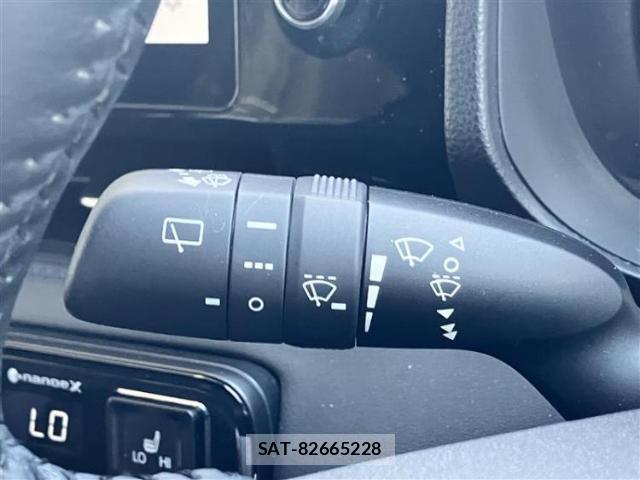 Toyota VOXY 2024-03 8653466-15