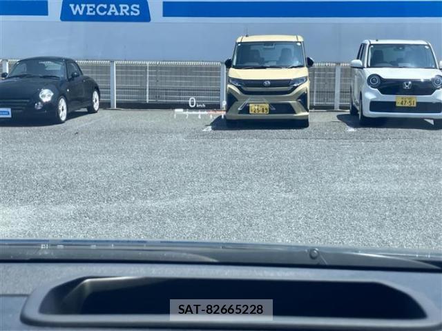 Toyota VOXY 2024-03 8653466-17