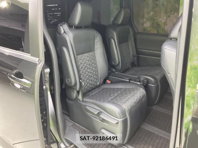 Toyota VOXY 2023-08 8653510-4