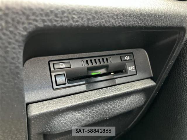 Toyota VOXY 2021-07 8653739-13