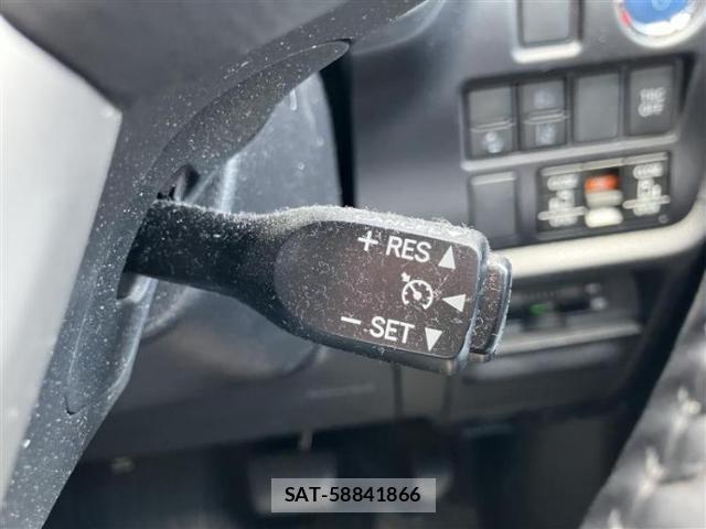 Toyota VOXY 2021-07 8653739-16