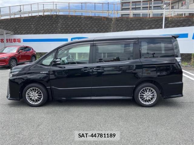 Toyota VOXY 2017-09 8653743-1