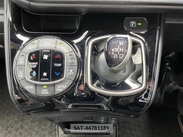 Toyota VOXY 2017-09 8653743-11