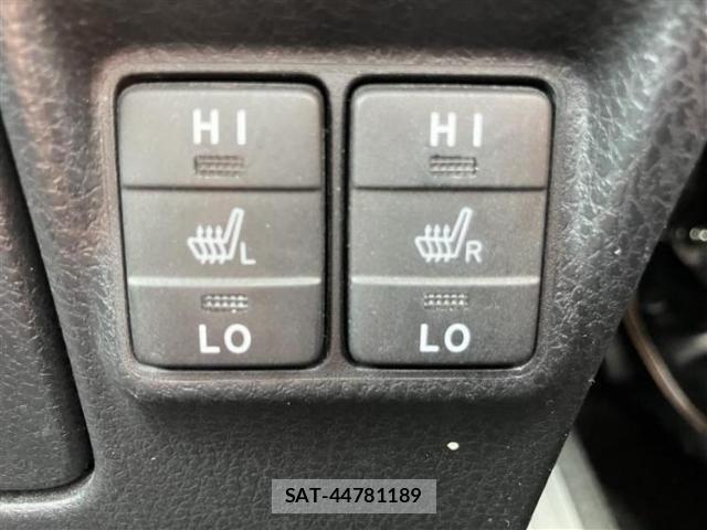 Toyota VOXY 2017-09 8653743-13