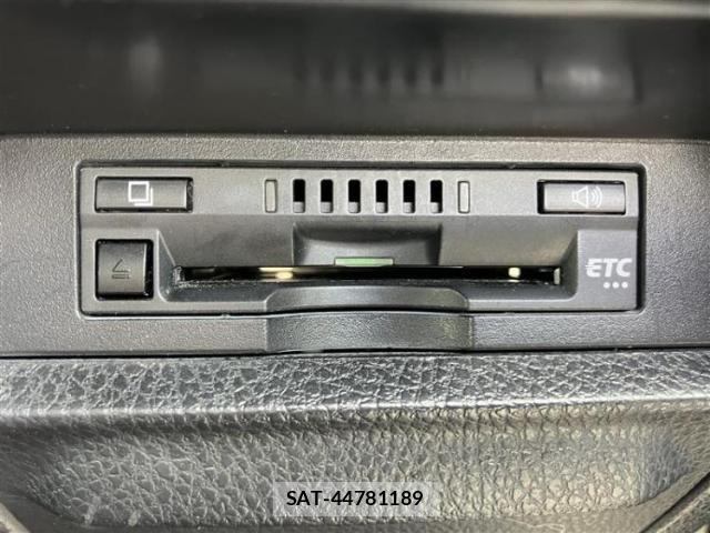 Toyota VOXY 2017-09 8653743-14