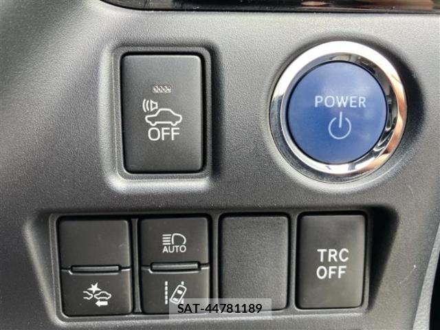 Toyota VOXY 2017-09 8653743-15