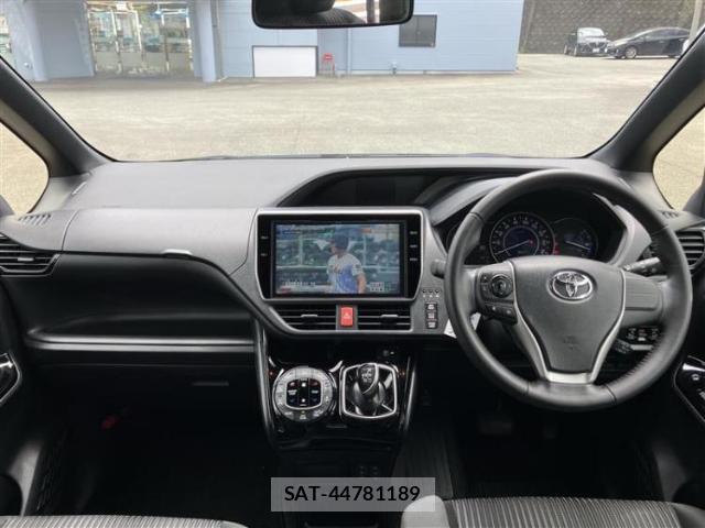 Toyota VOXY 2017-09 8653743-3
