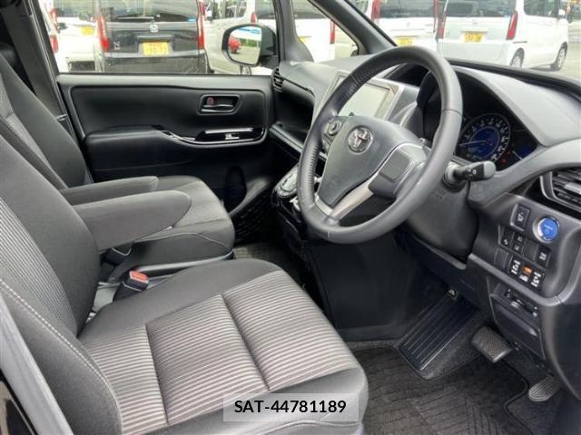 Toyota VOXY 2017-09 8653743-4