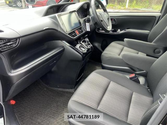 Toyota VOXY 2017-09 8653743-5