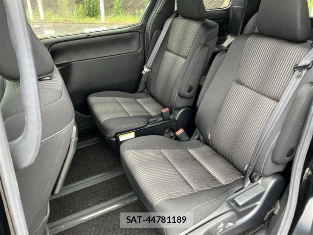 Toyota VOXY 2017-09 8653743-6