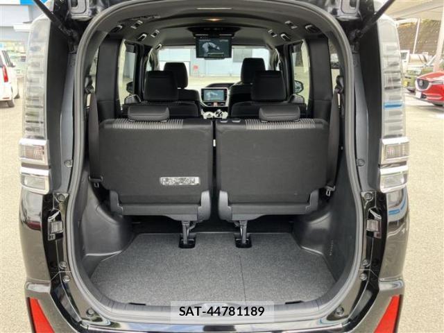 Toyota VOXY 2017-09 8653743-7