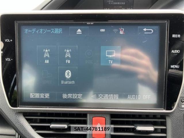 Toyota VOXY 2017-09 8653743-8