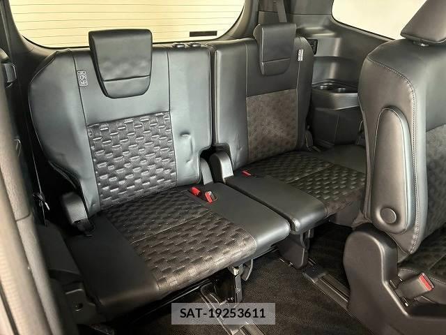 Toyota VOXY 2023-03 8653845-11