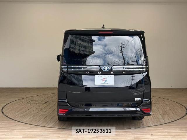 Toyota VOXY 2023-03 8653845-15