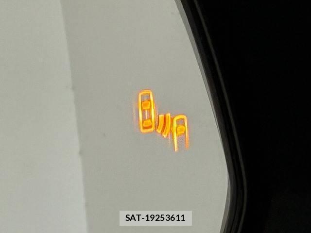 Toyota VOXY 2023-03 8653845-5