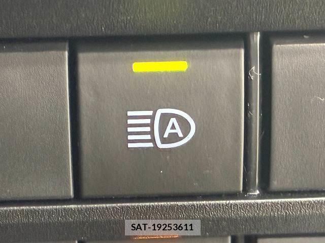 Toyota VOXY 2023-03 8653845-7