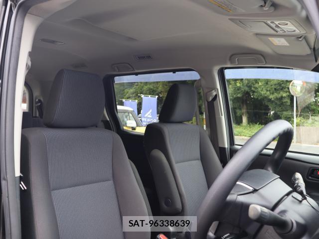 Toyota VOXY 2017-09 8653874-3