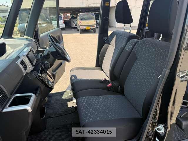 Daihatsu WAKE 2018-07 8649310-13