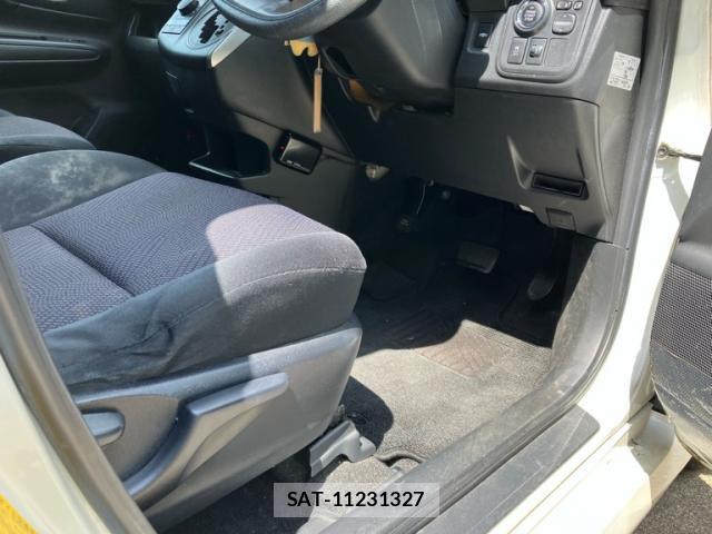 Toyota WISH 2013-11 8652333-15