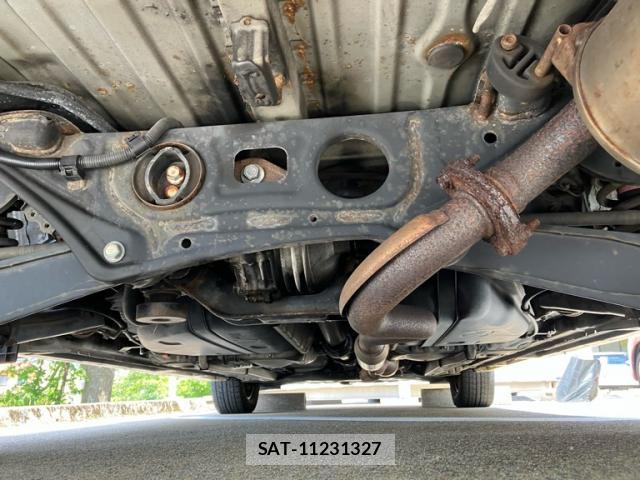 Toyota WISH 2013-11 8652333-5