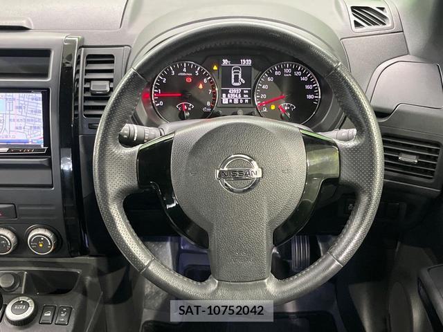 Nissan X-TRAIL 2013-07 8647836-10