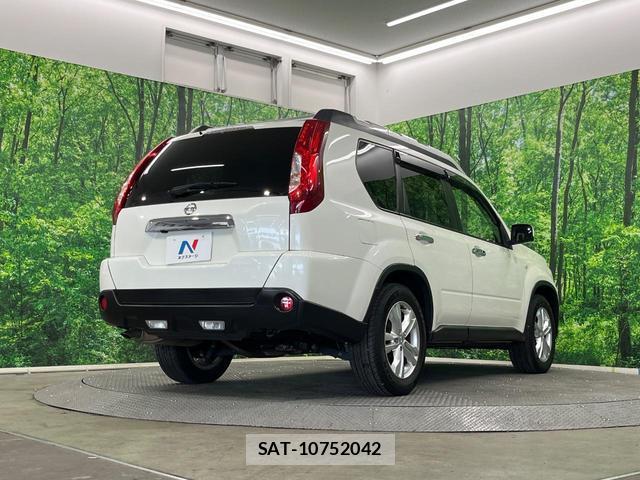Nissan X-TRAIL 2013-07 8647836-16