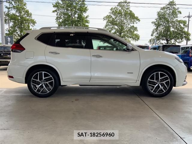 Nissan X-TRAIL 2018-09 8648126-3