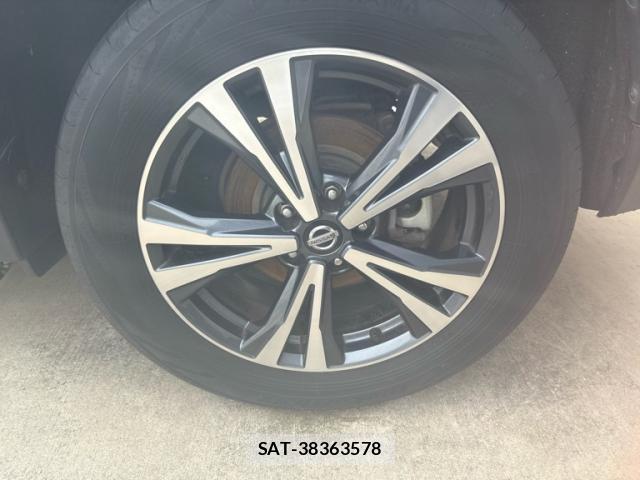 Nissan X-TRAIL 2017-09 8648434-12