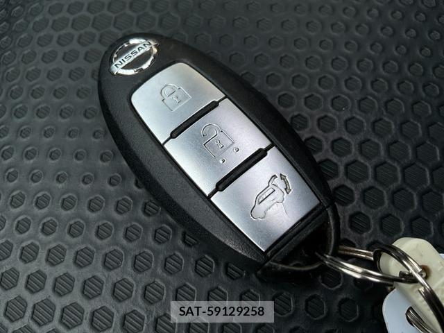 Nissan X-TRAIL 2017-08 8652721-18