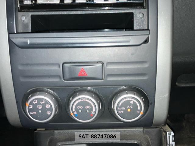 Nissan X-TRAIL 2011-08 8653009-13