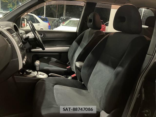Nissan X-TRAIL 2011-08 8653009-6