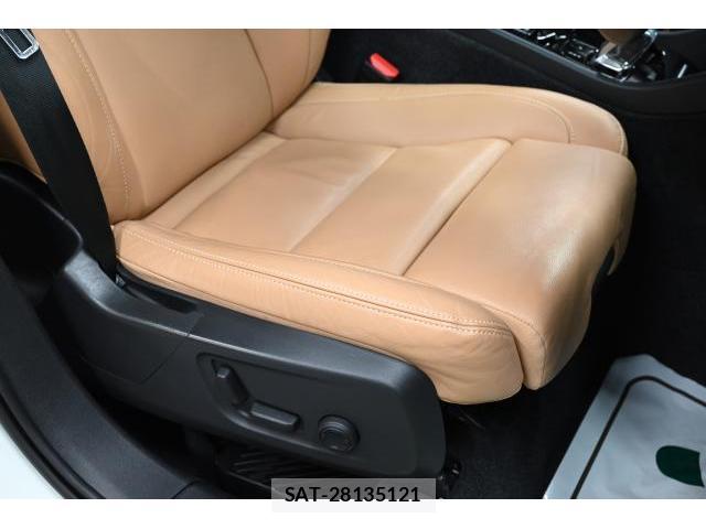 Volvo XC40 2021-12 8647918-13