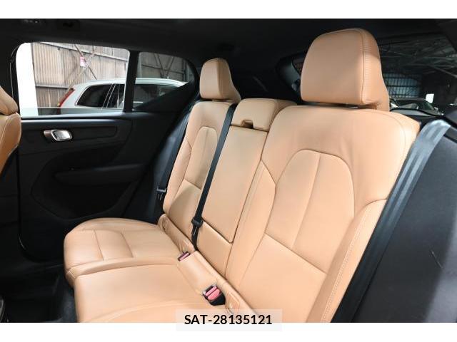 Volvo XC40 2021-12 8647918-15
