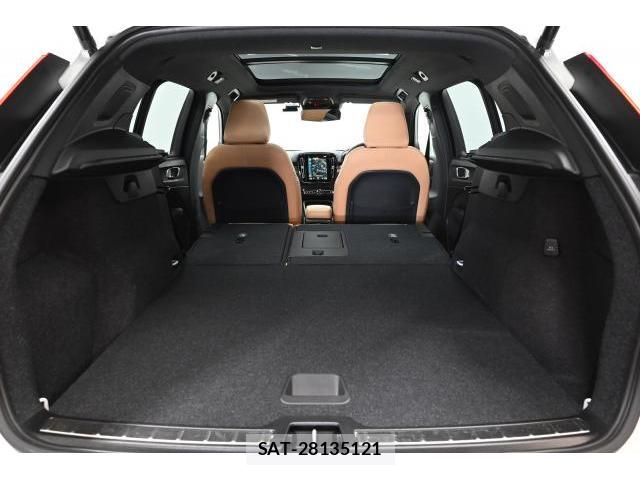 Volvo XC40 2021-12 8647918-16