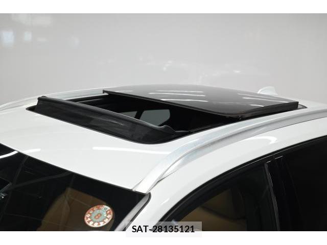 Volvo XC40 2021-12 8647918-18