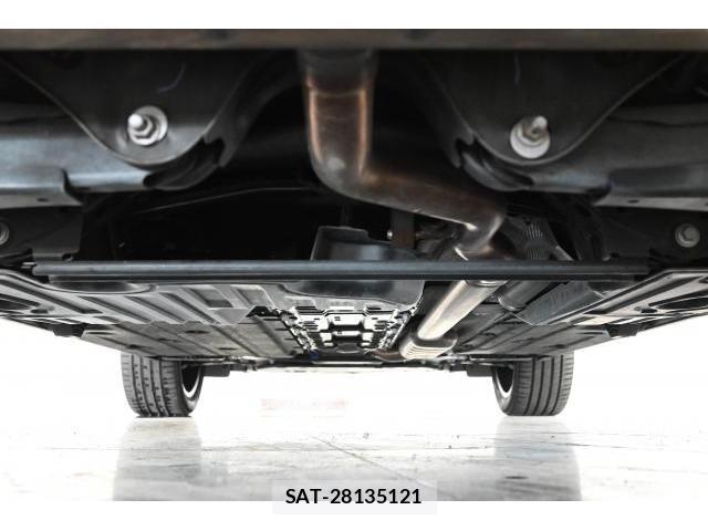 Volvo XC40 2021-12 8647918-19