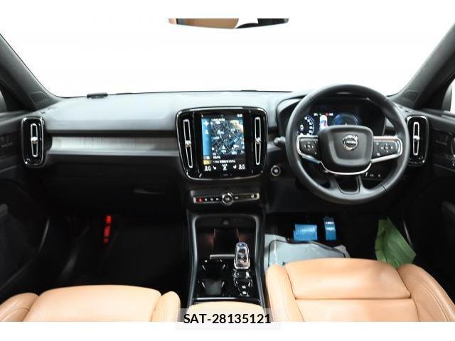 Volvo XC40 2021-12 8647918-2