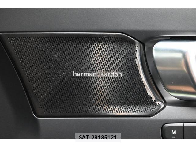 Volvo XC40 2021-12 8647918-9