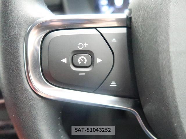 Volvo XC40 2021-06 8648312-10