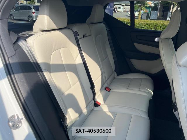 Volvo XC40 2023-09 8649902-12