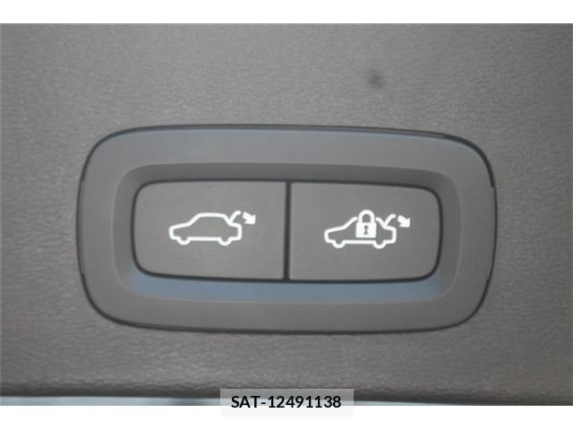Volvo XC40 2023-05 8651913-3