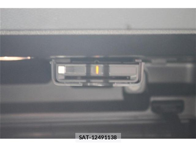 Volvo XC40 2023-05 8651913-6