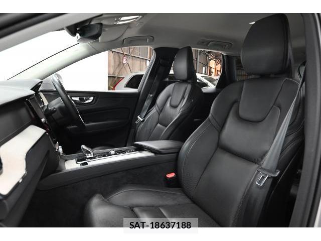 Volvo XC60 2021-10 8647917-14