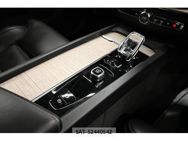 Volvo XC60 2022-01 8647919-9