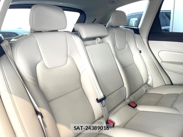 Volvo XC60 2022-01 8649590-12