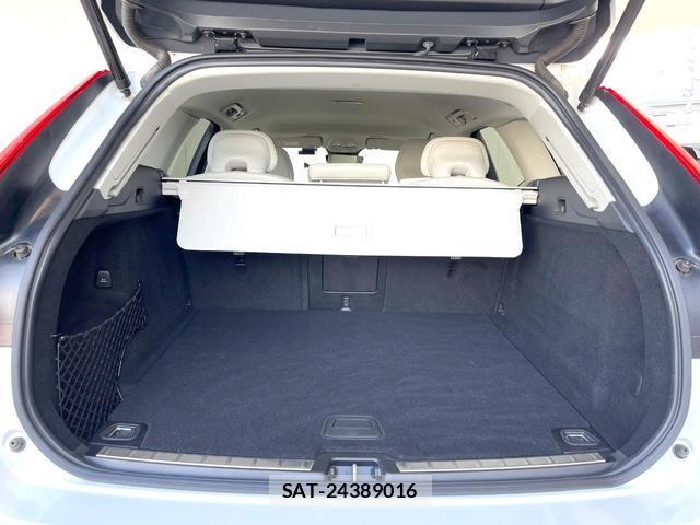 Volvo XC60 2022-01 8649590-13