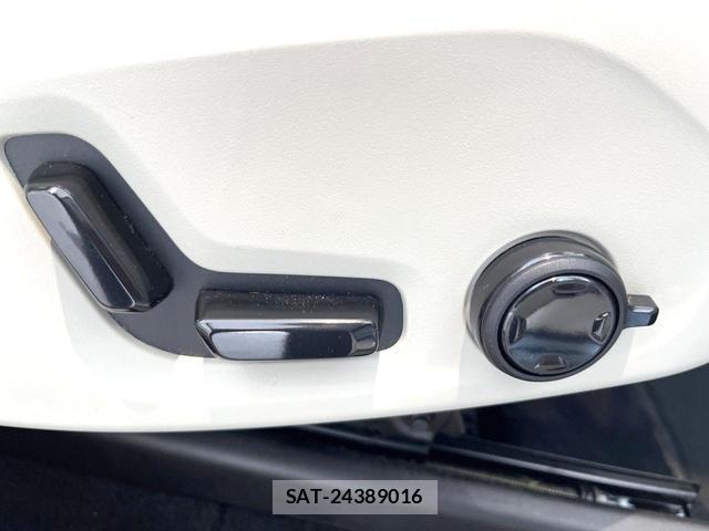 Volvo XC60 2022-01 8649590-8