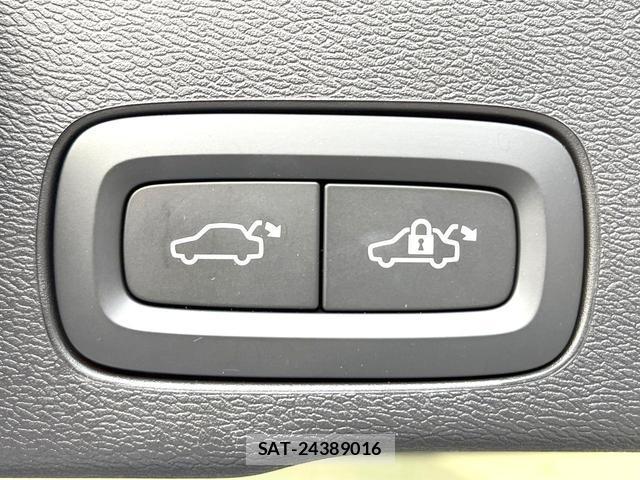 Volvo XC60 2022-01 8649590-9